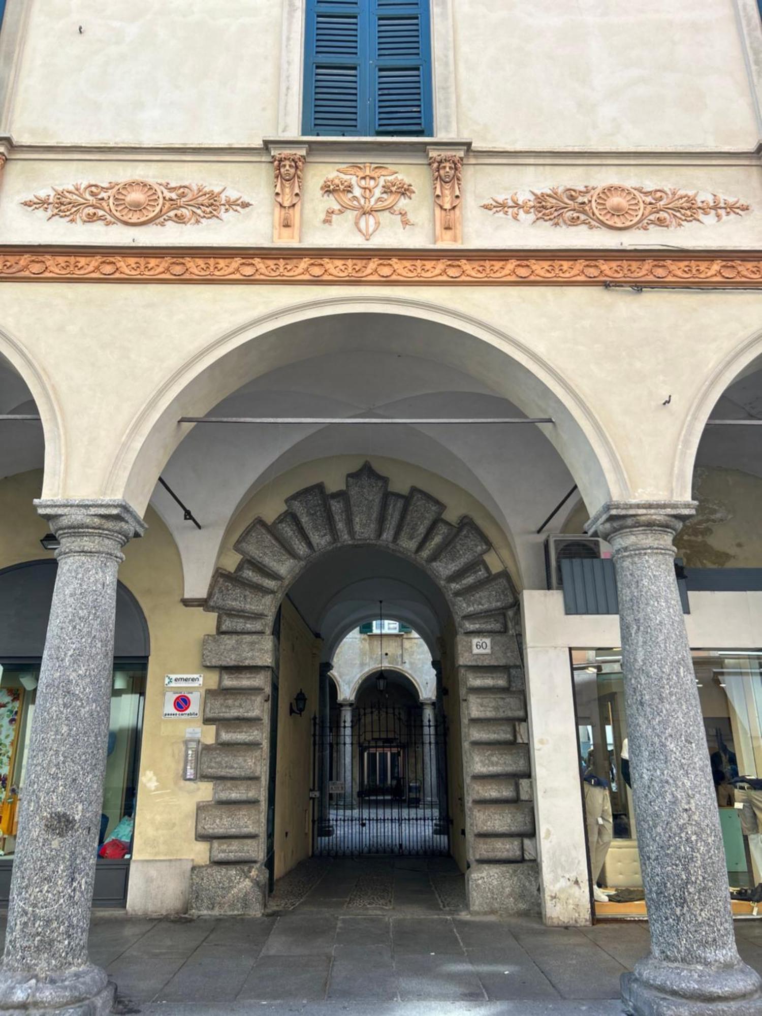 Porta Torre Como Apartment - By Relais Di Giada Exterior photo