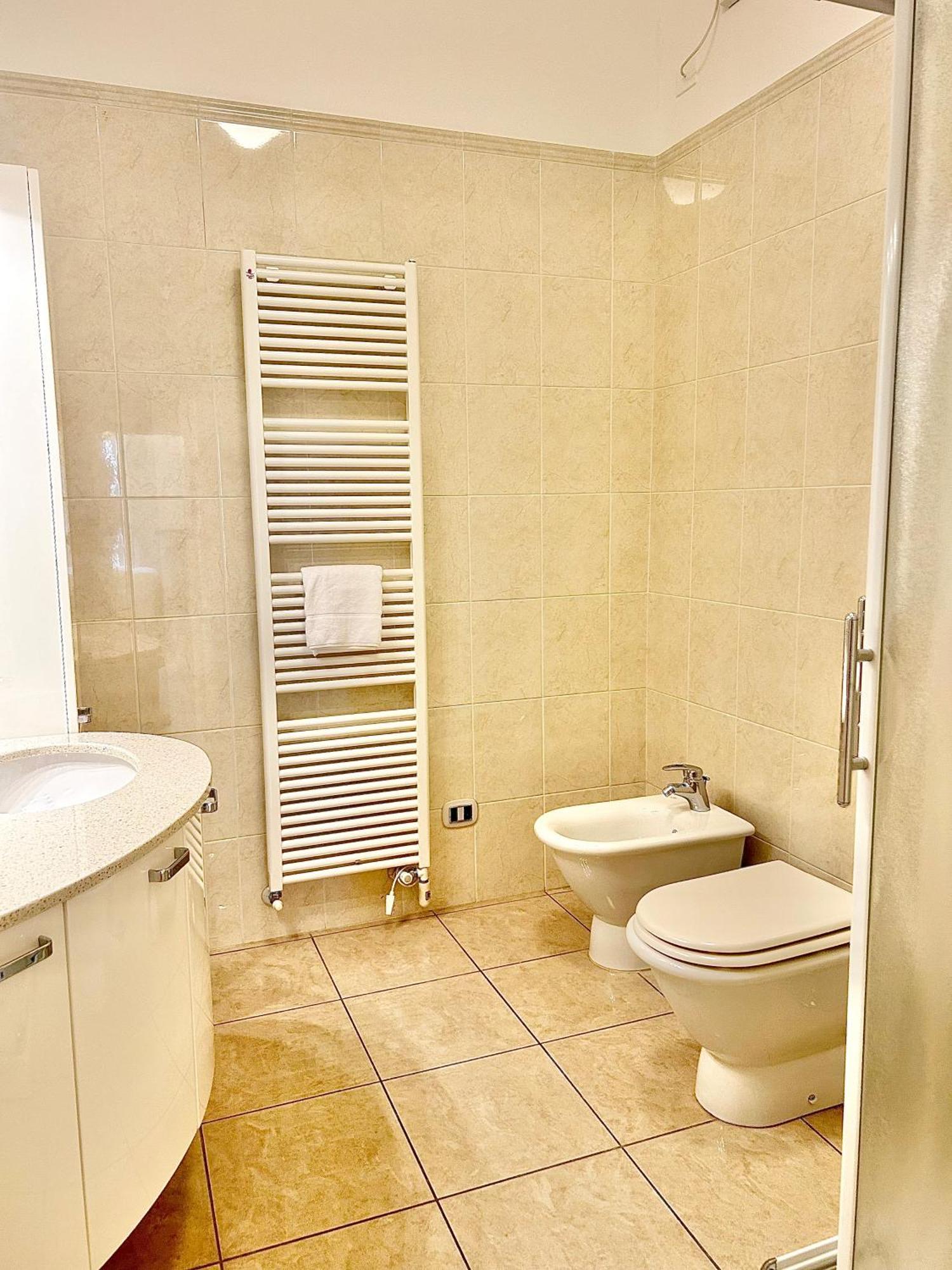 Porta Torre Como Apartment - By Relais Di Giada Exterior photo